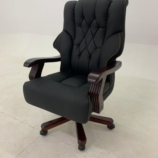 كرسي كلاسيك مدير بيد خشب وجلد فاخر